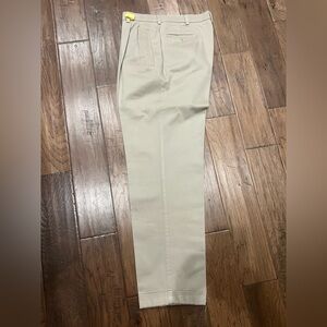 Men’s Savane khakis dress pants W leg w cuff. 34x32.